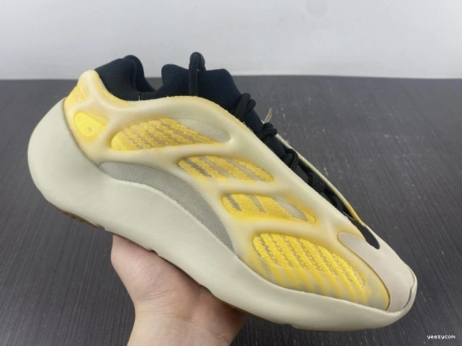 Adidas V3 HP5425 Mono 700 Yeezy Safflower 0729